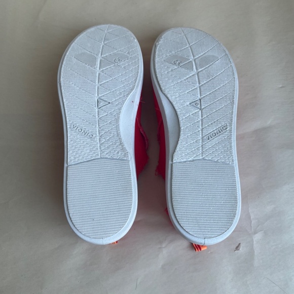 Vionic Vibrant Red Slip-On Flats - Picture 13 of 16